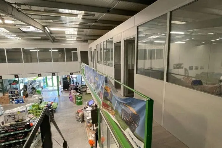 80 mètres carrés de bureaux suspendus sans maçonnerie