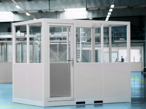 Cabine d’atelier palettisable 3x2m NOVOCAB version grise installée en atelier industriel