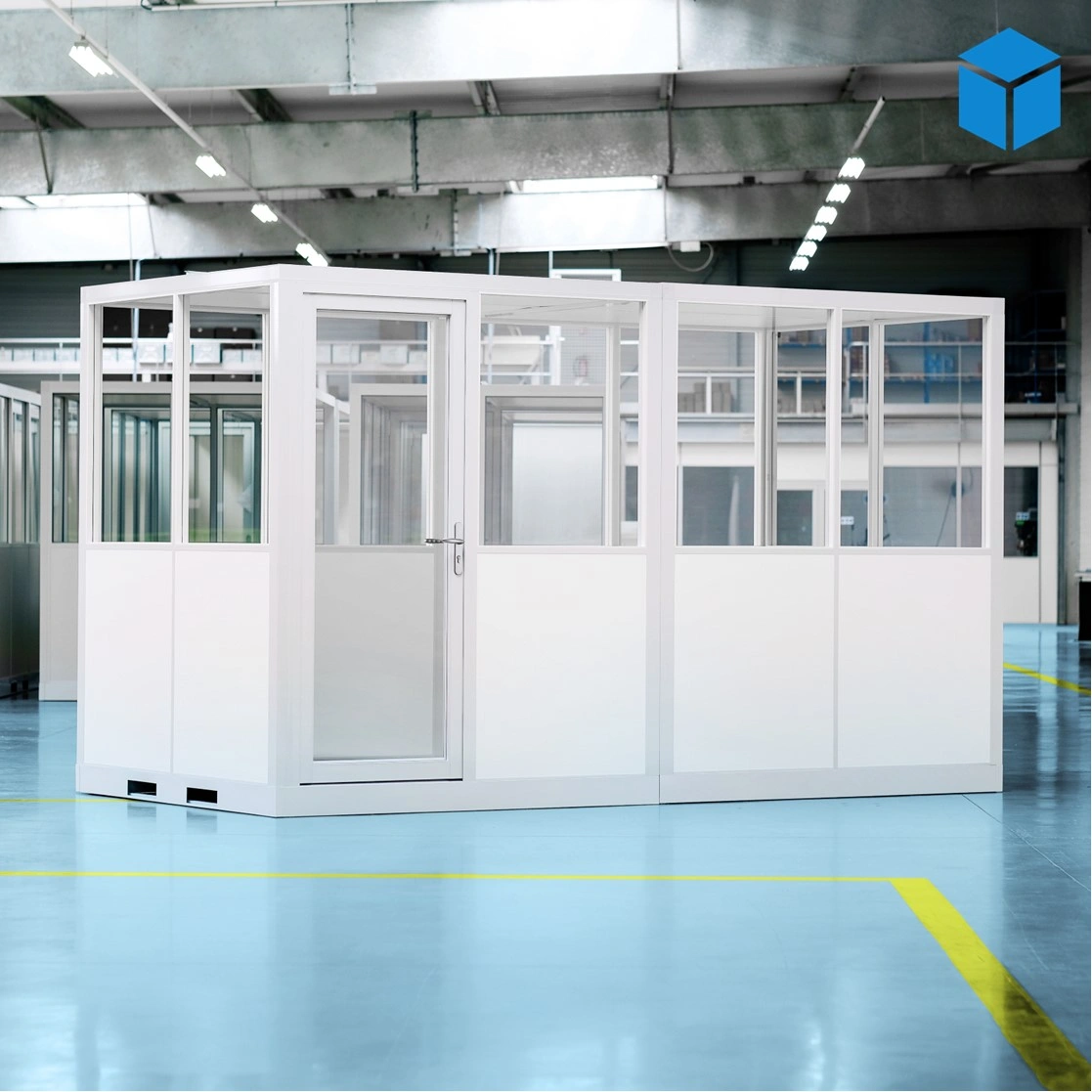 Cabine d’atelier palettisable 4x2m NOVOCAB version blanche installée en atelier industriel