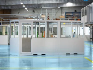 Cabine d’atelier palettisable 5x2m NOVOCAB installée en atelier