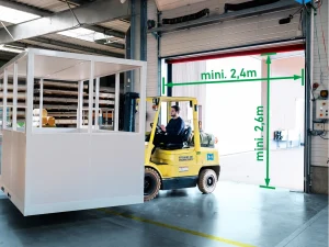 Cabine d’atelier palettisable 5x4m livrée en quatre modules pour installation industrielle
