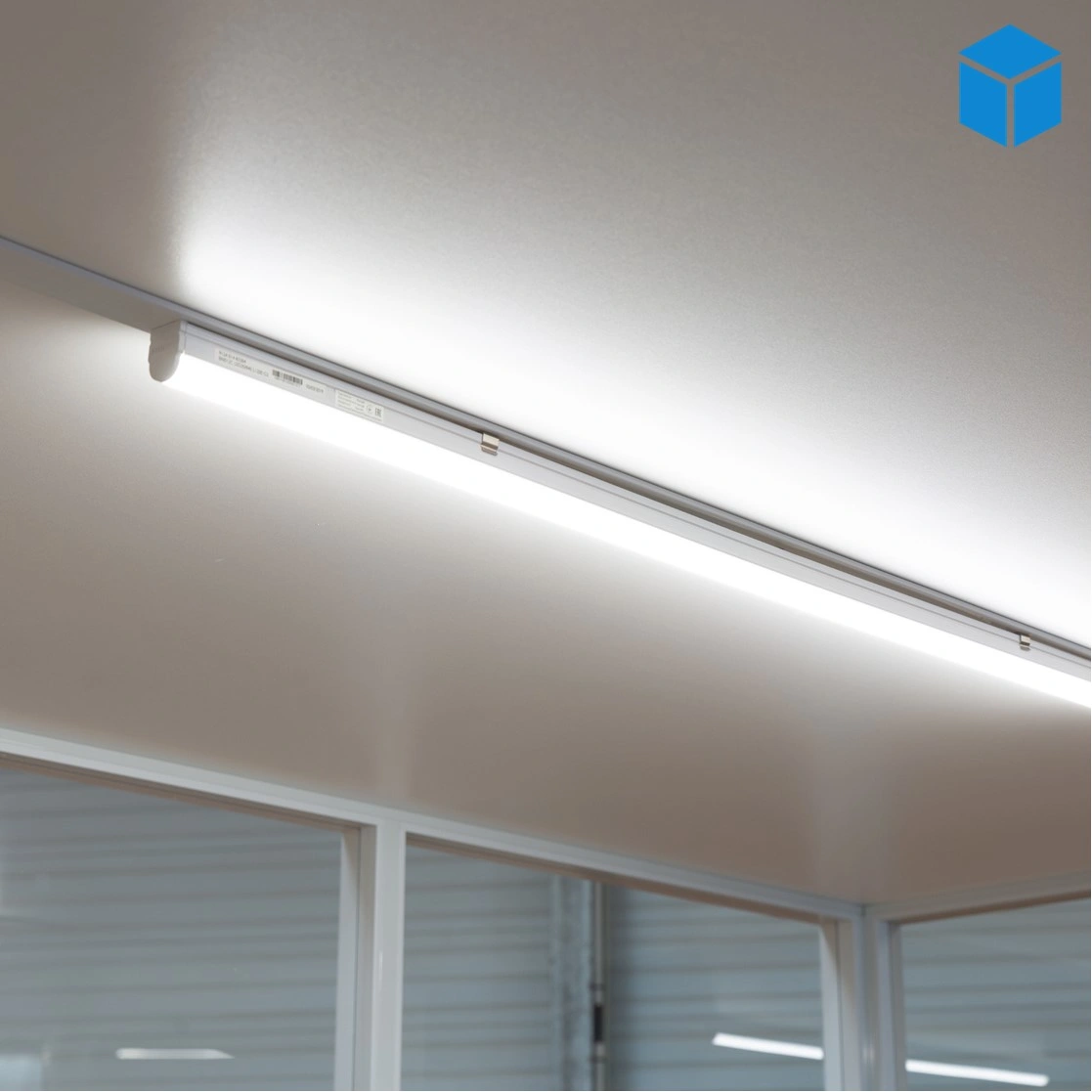 Éclairage LED intégré plafond cabine d'atelier palettisable NOVOCAB