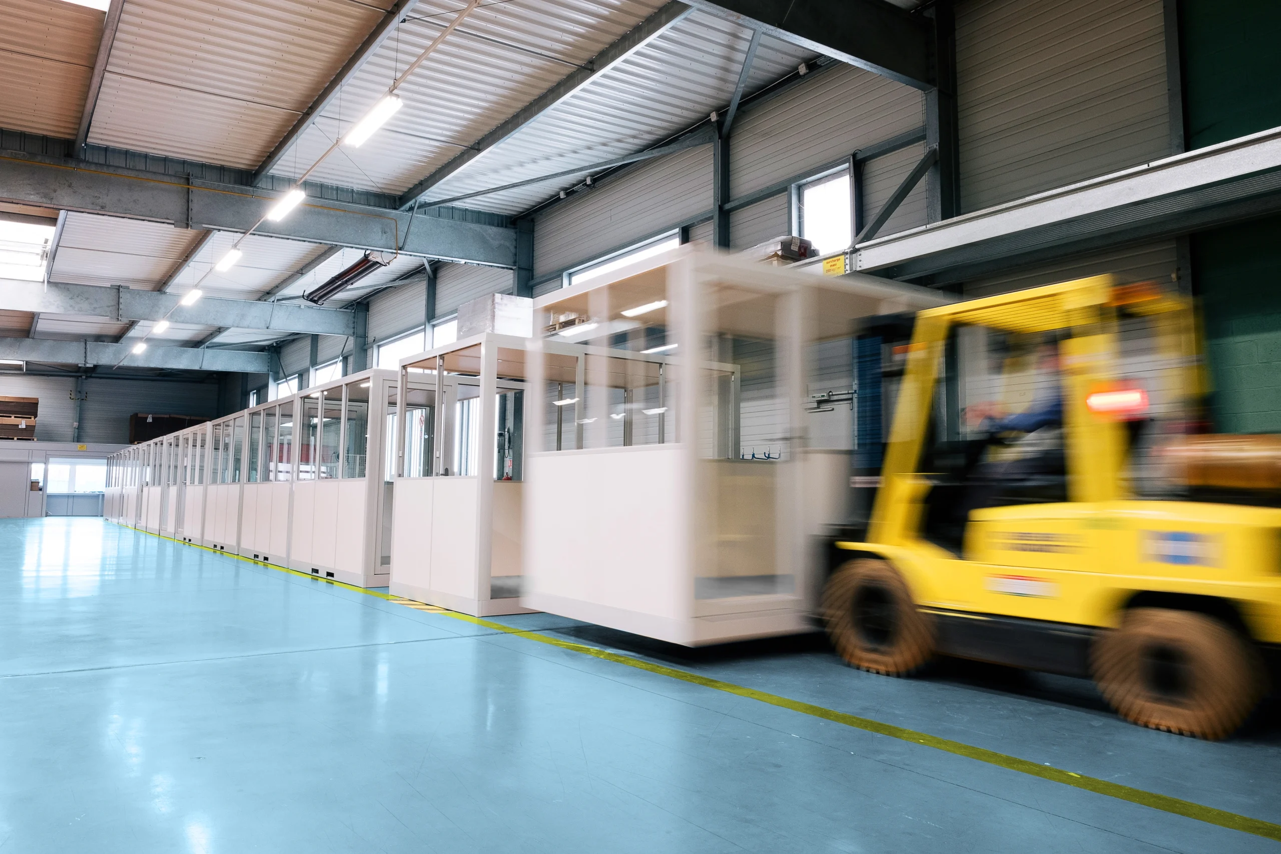 Cabine palettisable pas cher : le guide complet pour choisir entre standard et sur-mesure