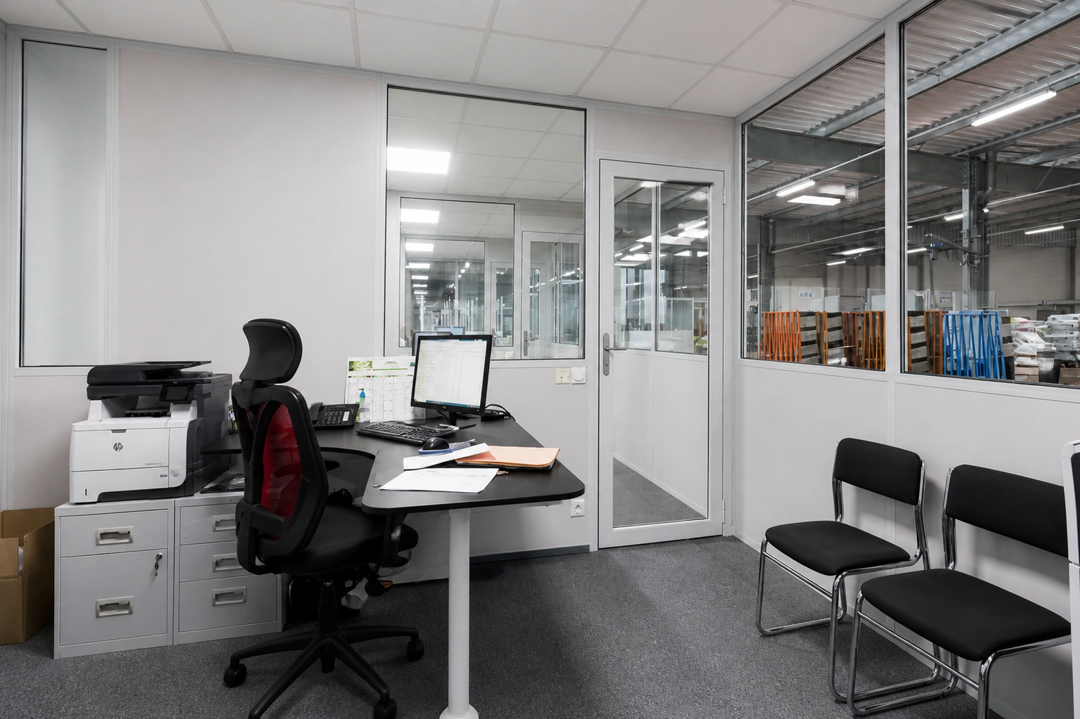 Cabine atelier grande hauteur : comment cloisonner un open space de 5 mètres sous plafond avec NOVOKIT